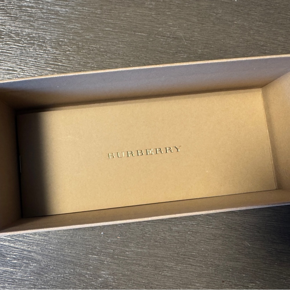 Burberry Sunglasses - Picture 5 of 5